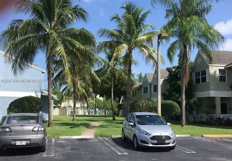 17320 NW 67 Th Place Hialeah FL 33015