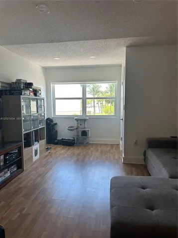 17320 NW 67 Th Place Hialeah FL 33015