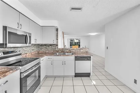 800 Sorrento Drive Weston FL 33326