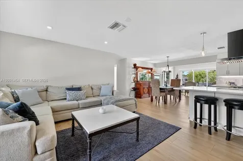 164 NE 30th Street Wilton Manors FL 33334