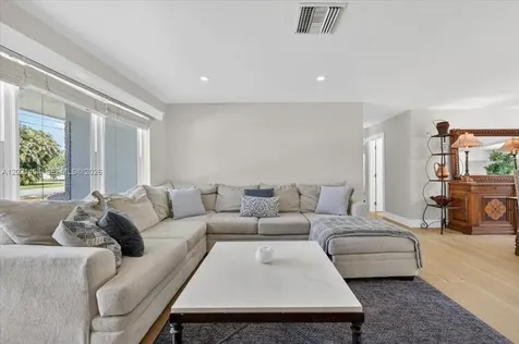 164 NE 30th Street Wilton Manors FL 33334