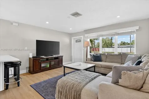 164 NE 30th Street Wilton Manors FL 33334