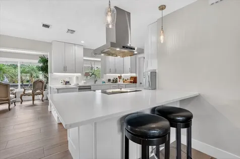 164 NE 30th Street Wilton Manors FL 33334