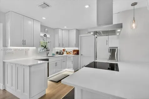 164 NE 30th Street Wilton Manors FL 33334