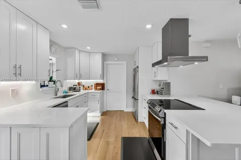 164 NE 30th Street Wilton Manors FL 33334