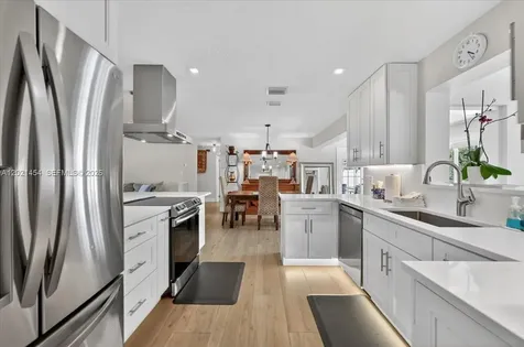164 NE 30th Street Wilton Manors FL 33334