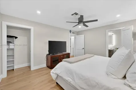 164 NE 30th Street Wilton Manors FL 33334