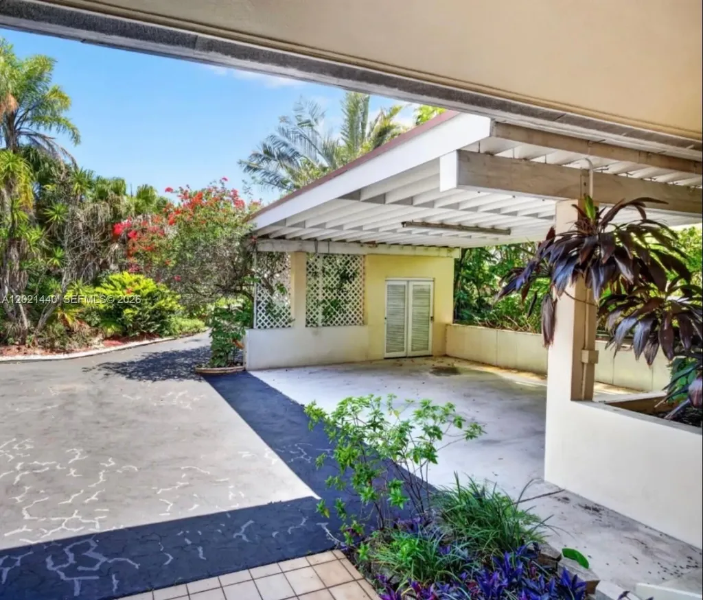 2433 Middle River Drive Fort Lauderdale FL 33305