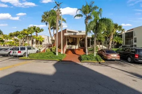 8860 Fontainebleau Boulevard Miami FL 33172
