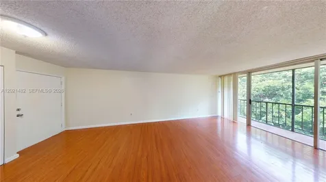 8860 Fontainebleau Boulevard Miami FL 33172