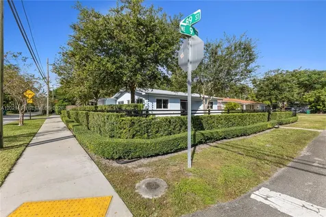 8910 NE 9th Court Miami FL 33138