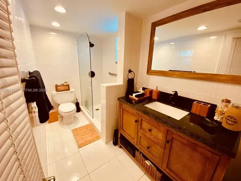 325 Ocean Drive Miami Beach FL 33139