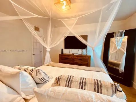 325 Ocean Drive Miami Beach FL 33139