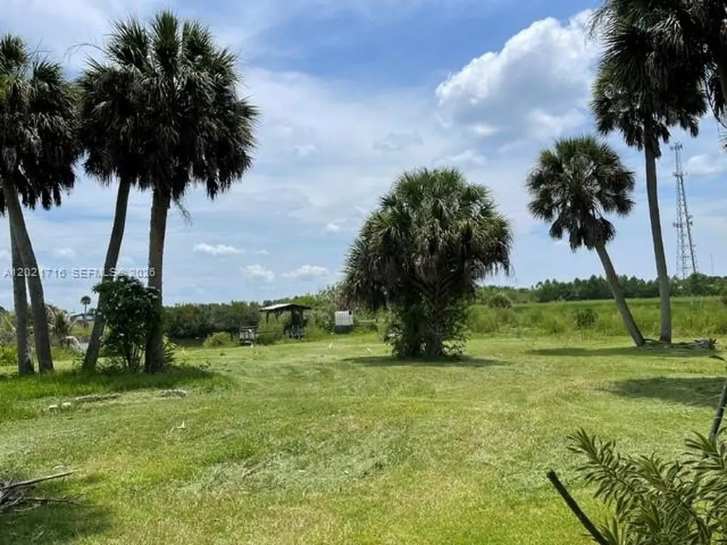 1326 Red Barn Road Moore Haven FL 33471