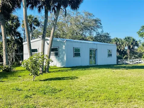 1326 Red Barn Road Moore Haven FL 33471