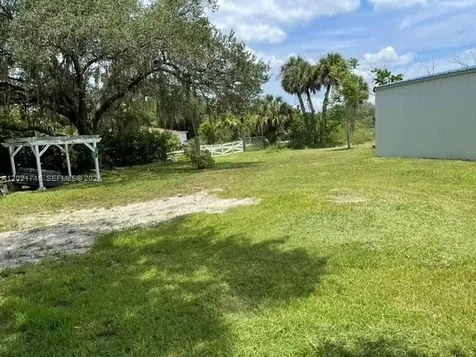1326 Red Barn Road Moore Haven FL 33471