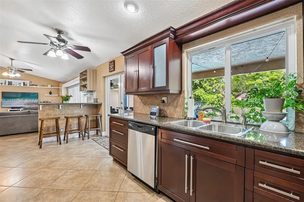 483 NW 107th Avenue Coral Springs FL 33071