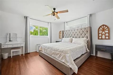 1183 Robin Avenue Miami Springs FL 33166