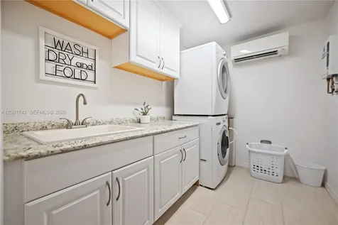 1183 Robin Avenue Miami Springs FL 33166