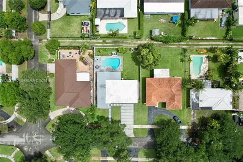 1183 Robin Avenue Miami Springs FL 33166