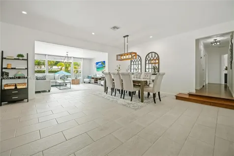 1183 Robin Avenue Miami Springs FL 33166