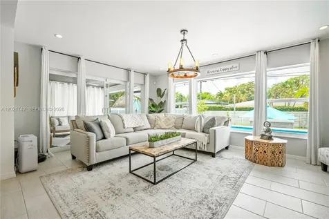 1183 Robin Avenue Miami Springs FL 33166