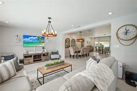 1183 Robin Avenue Miami Springs FL 33166