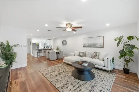 1257 NW 98th Terrace Pembroke Pines FL 33024