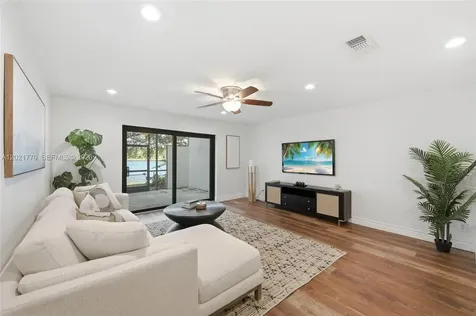 1257 NW 98th Terrace Pembroke Pines FL 33024