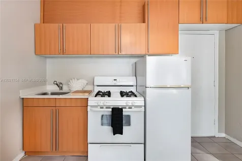 3710 Collins Avenue Miami Beach FL 33140