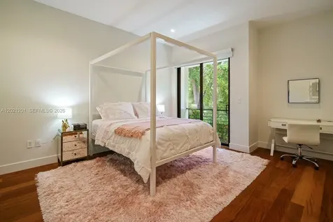4760 SW 76th Terrace Miami FL 33143