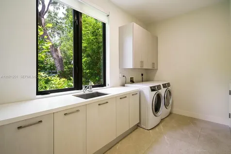 4760 SW 76th Terrace Miami FL 33143