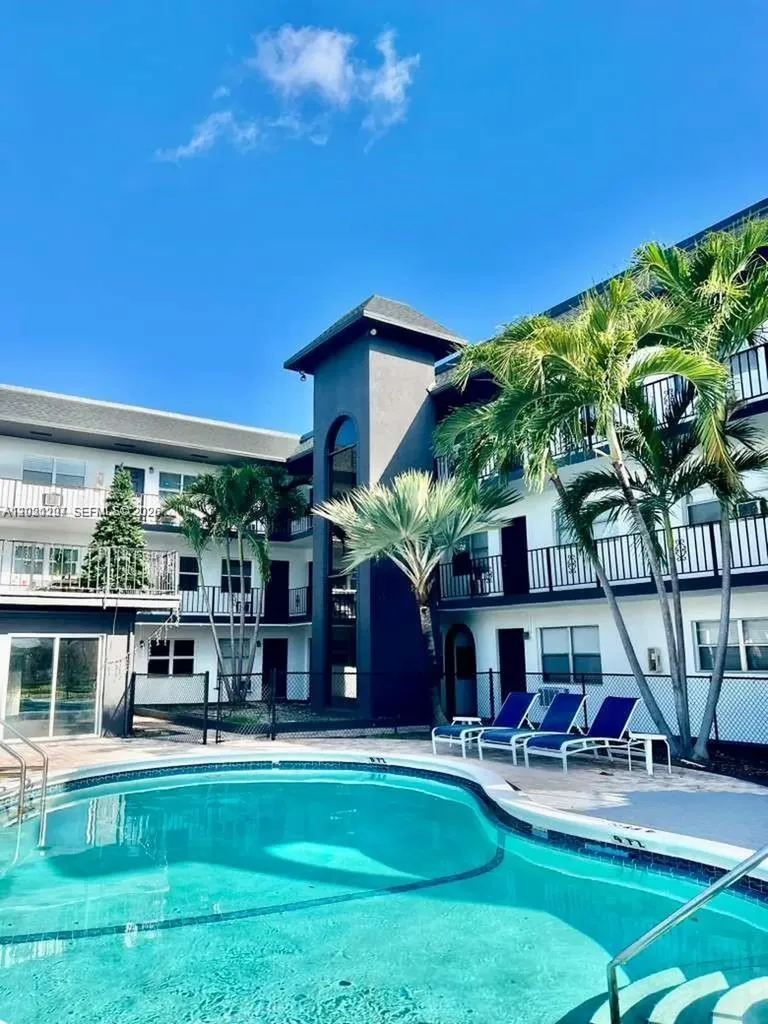 1100 NE 9th Avenue Fort Lauderdale FL 33304