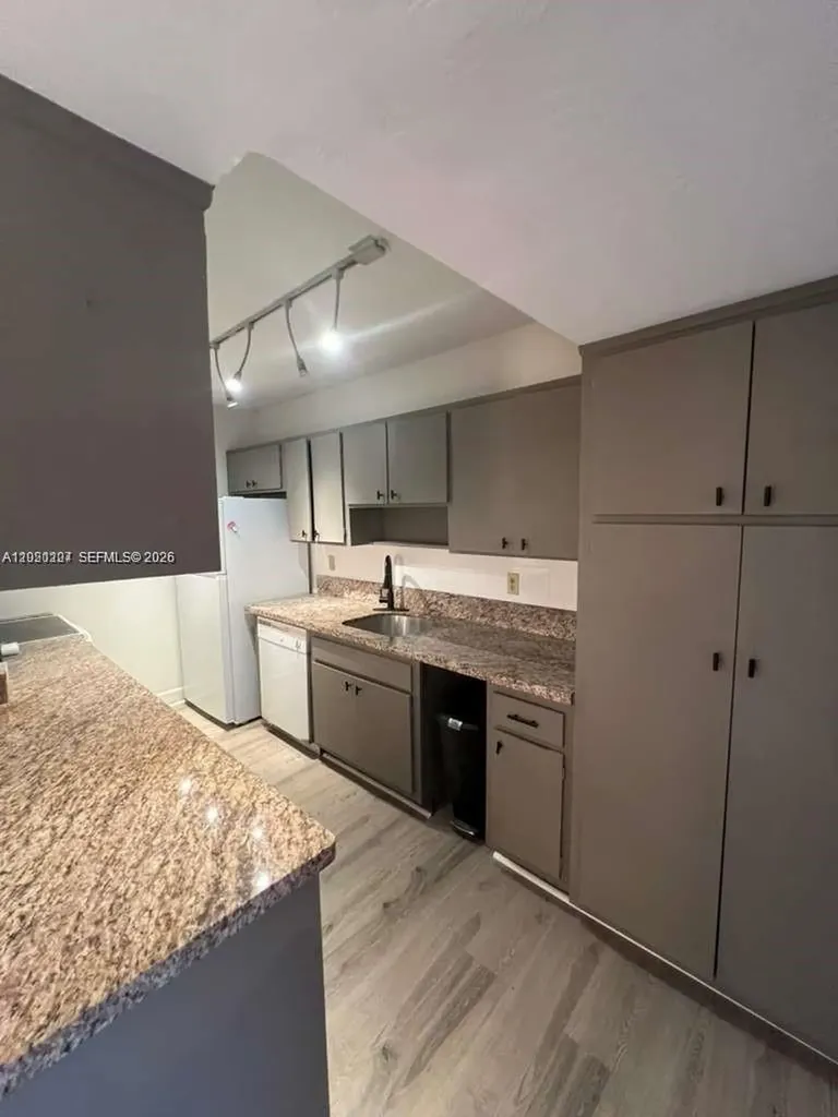 1100 NE 9th Avenue Fort Lauderdale FL 33304