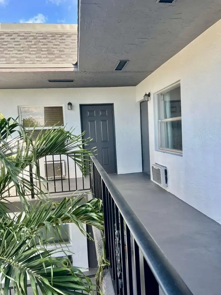 1100 NE 9th Avenue Fort Lauderdale FL 33304
