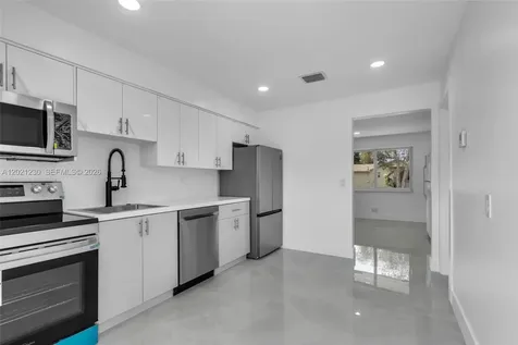821 SW 7th Avenue Hallandale Beach FL 33009