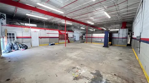2727 NW 34th Street Miami FL 33142