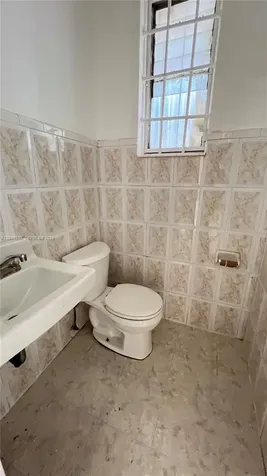 2727 NW 34th Street Miami FL 33142