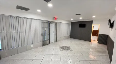 2727 NW 34th Street Miami FL 33142