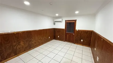 2727 NW 34th Street Miami FL 33142