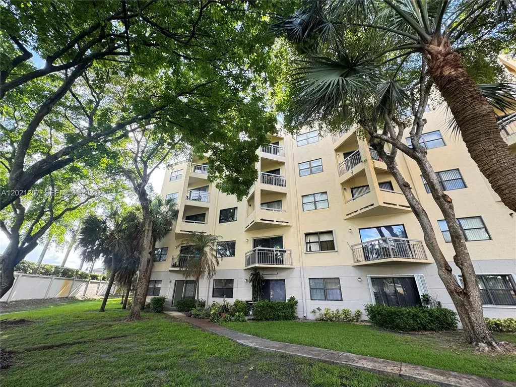 8290 Lake Drive Doral FL 33166