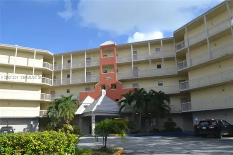 8290 Lake Drive Doral FL 33166