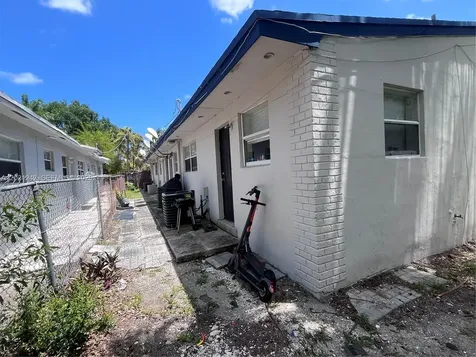 109 NW 14th Way Dania Beach FL 33004