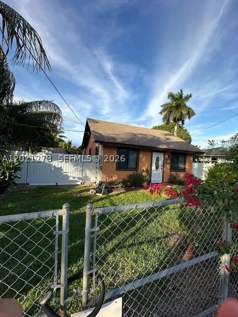 320 NW 2nd Street Florida City FL 33034