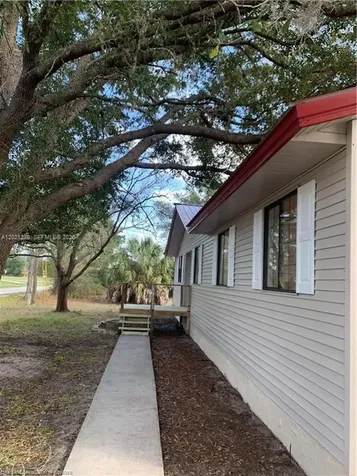 2225 N Unicorn Avon Park FL 33825