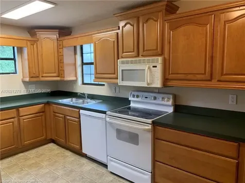 2225 N Unicorn Avon Park FL 33825