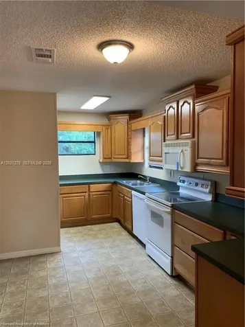 2225 N Unicorn Avon Park FL 33825