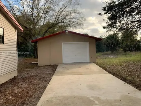 2225 N Unicorn Avon Park FL 33825