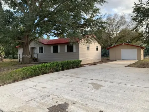 2225 N Unicorn Avon Park FL 33825