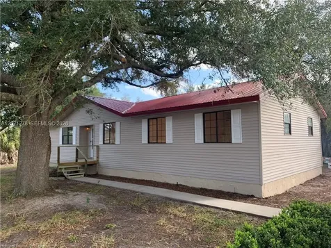 2225 N Unicorn Avon Park FL 33825